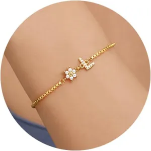 Bridesmaid Proposal Gifts Initial Bracelet for Women with Flower Pearl Bracelets for Teen Girl with Letter 14k Gold Plated Bracelet with Floral Adjustable Wedding Flower Girl Gift Junior Bridesmaid Bracelets Jewelry
