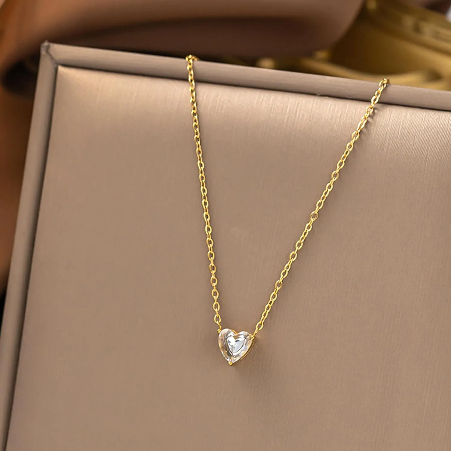 Cute Heart Necklace for Women Gold/Silver Plated Heart Pendant Choker Necklaces Tendy Love Heart Chain Necklace Dainty Gold/Silver Necklace Jewelry Gifts for Women