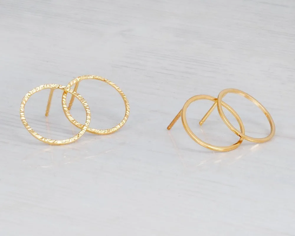 Gold Circle Earrings for Women - Minimal Small Open Circle Stud Earrings (gold, hammered)