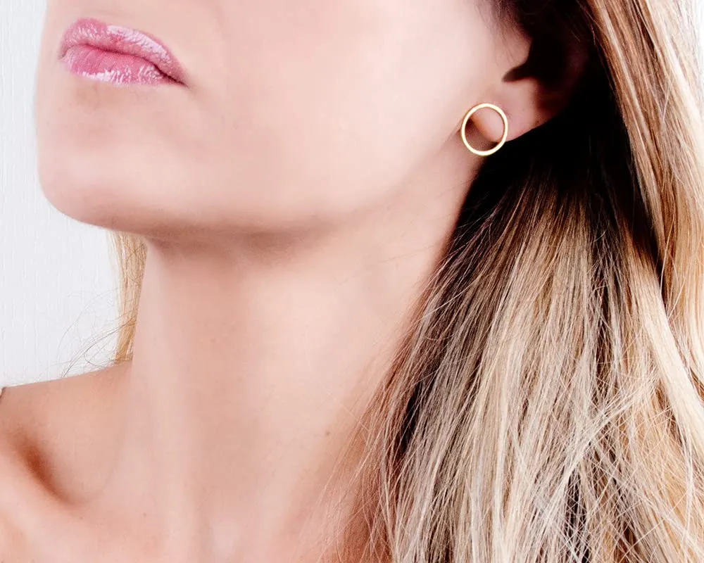 Gold Circle Earrings for Women - Minimal Small Open Circle Stud Earrings (gold, hammered)