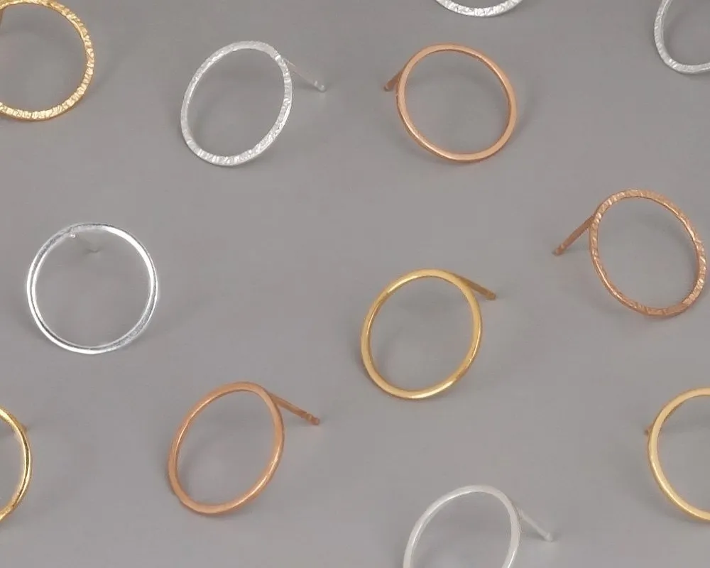 Gold Circle Earrings for Women - Minimal Small Open Circle Stud Earrings (gold, hammered)