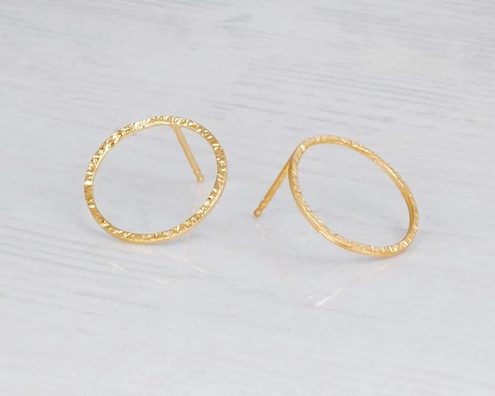 Gold Circle Earrings for Women - Minimal Small Open Circle Stud Earrings (gold, hammered)
