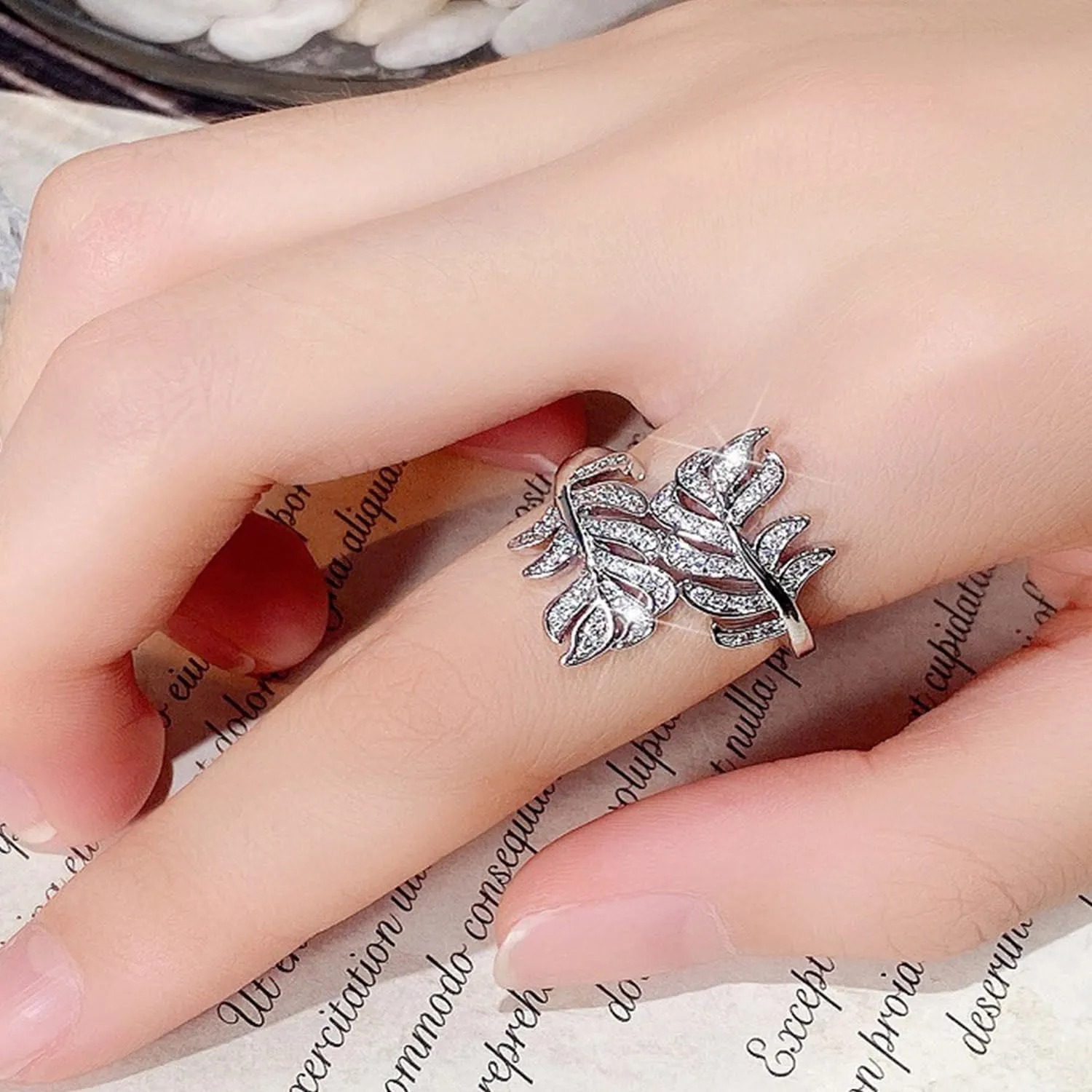 HSQYJ Luxury Cubic Zirconia Leaves Promise Rings Classic Style Crystal Leaf Anniversary Wedding Engagement Bands Cocktail Ring for Women White Gold Plated Jewelry Gifts