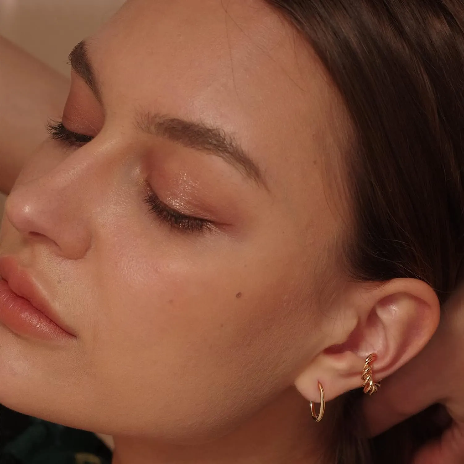MEVECCO Gold Hoop Earrings for Women 18K Gold Plated Huggie Earrings Handmade Simple Minimalism Hoop Hypoallergenic Earrings for Everyday Jewelry