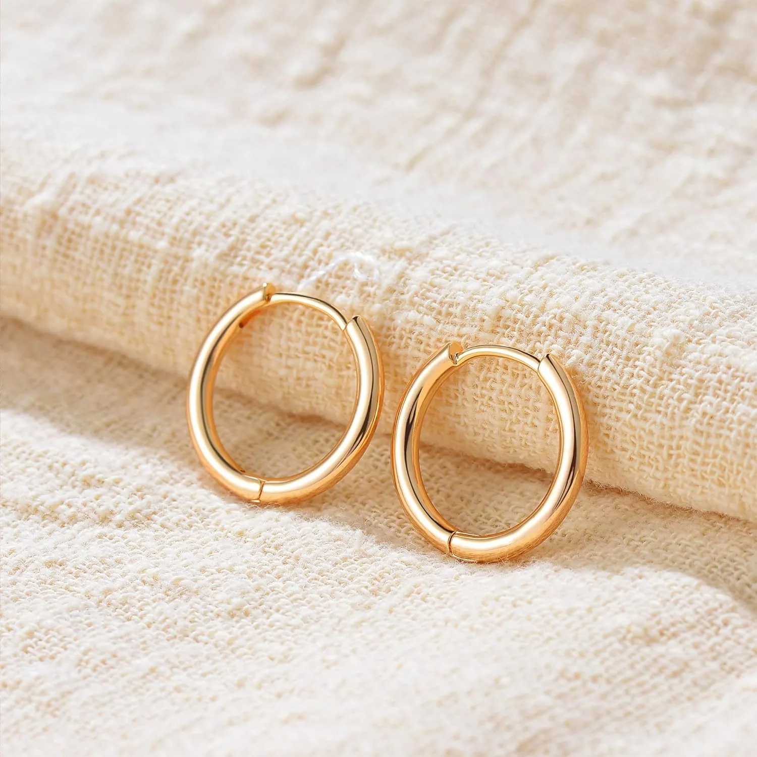 MEVECCO Gold Hoop Earrings for Women 18K Gold Plated Huggie Earrings Handmade Simple Minimalism Hoop Hypoallergenic Earrings for Everyday Jewelry