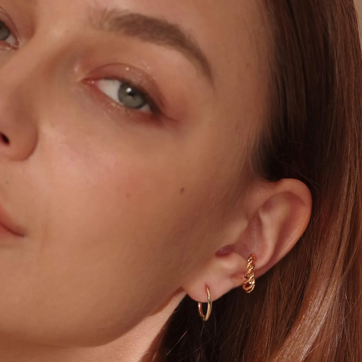 MEVECCO Gold Hoop Earrings for Women 18K Gold Plated Huggie Earrings Handmade Simple Minimalism Hoop Hypoallergenic Earrings for Everyday Jewelry