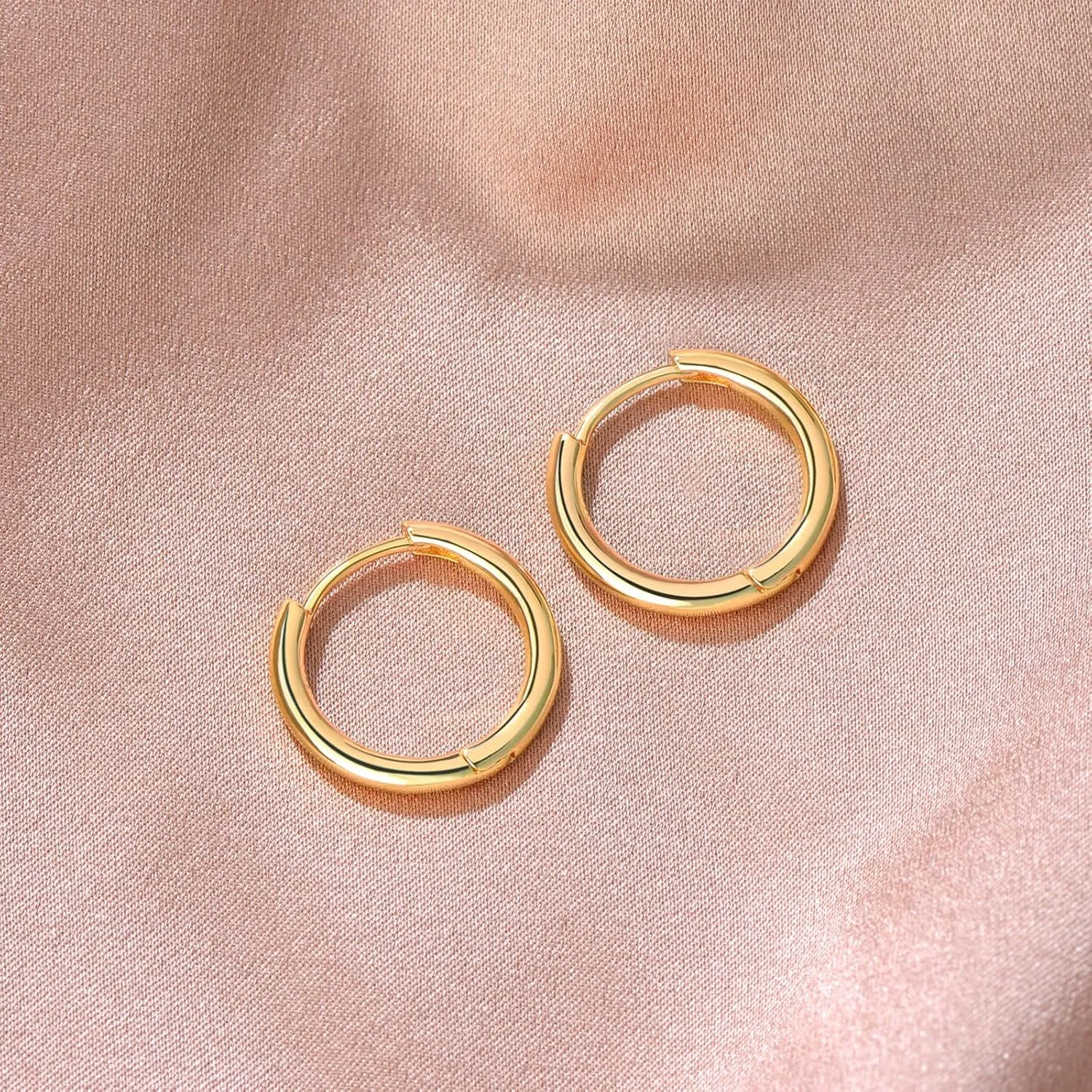 MEVECCO Gold Hoop Earrings for Women 18K Gold Plated Huggie Earrings Handmade Simple Minimalism Hoop Hypoallergenic Earrings for Everyday Jewelry