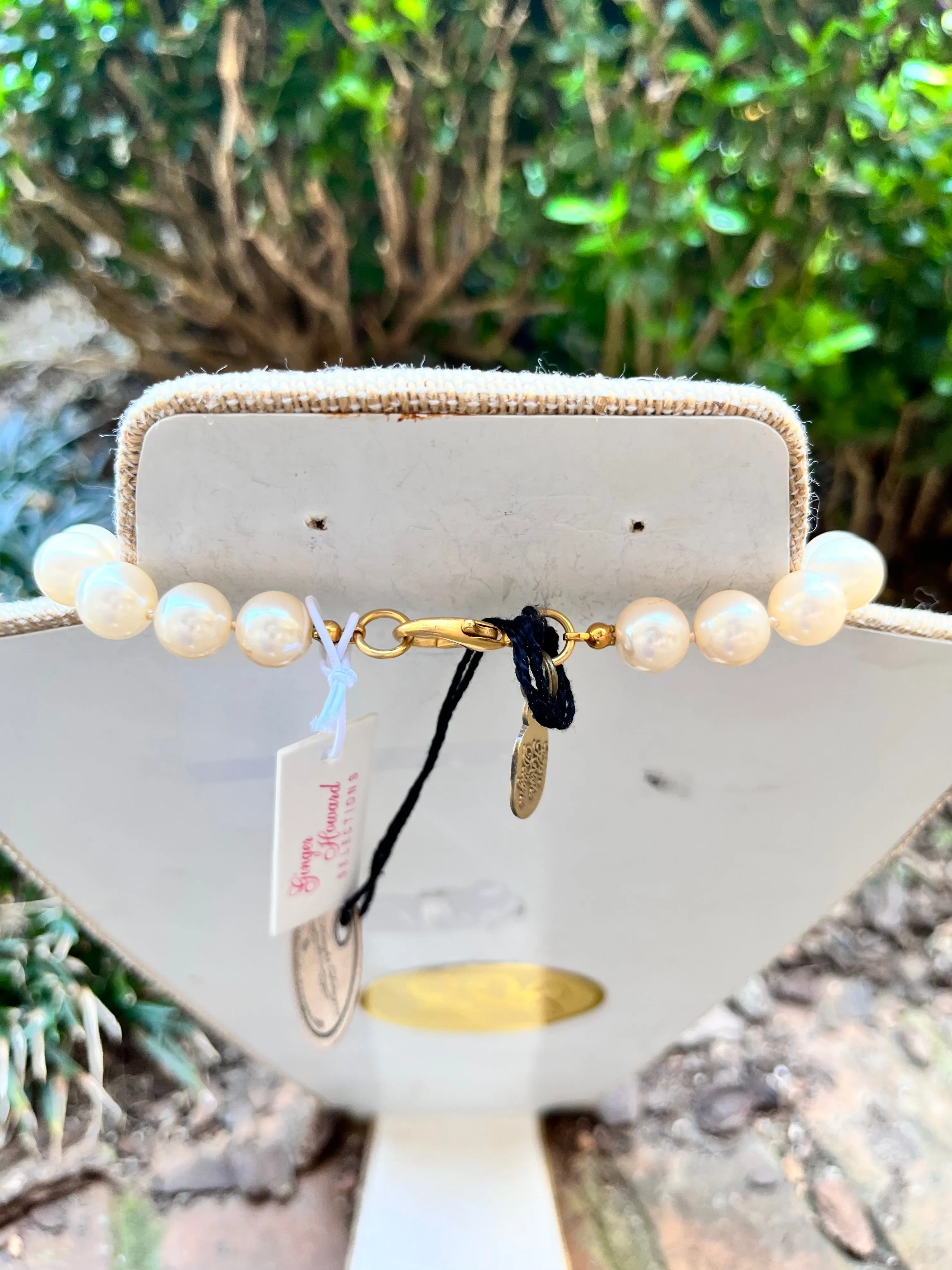 Pearl Necklace w/ Silver Horse Medallion