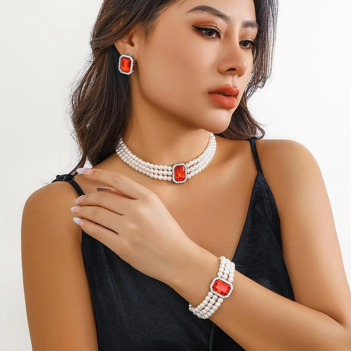Pearls Layered Choker Necklaces Multilayer Faux Pearl Bracelet Crystal Earrings Jewelry Set 1920s Choker Necklace Bridal Wedding Party Jewelry