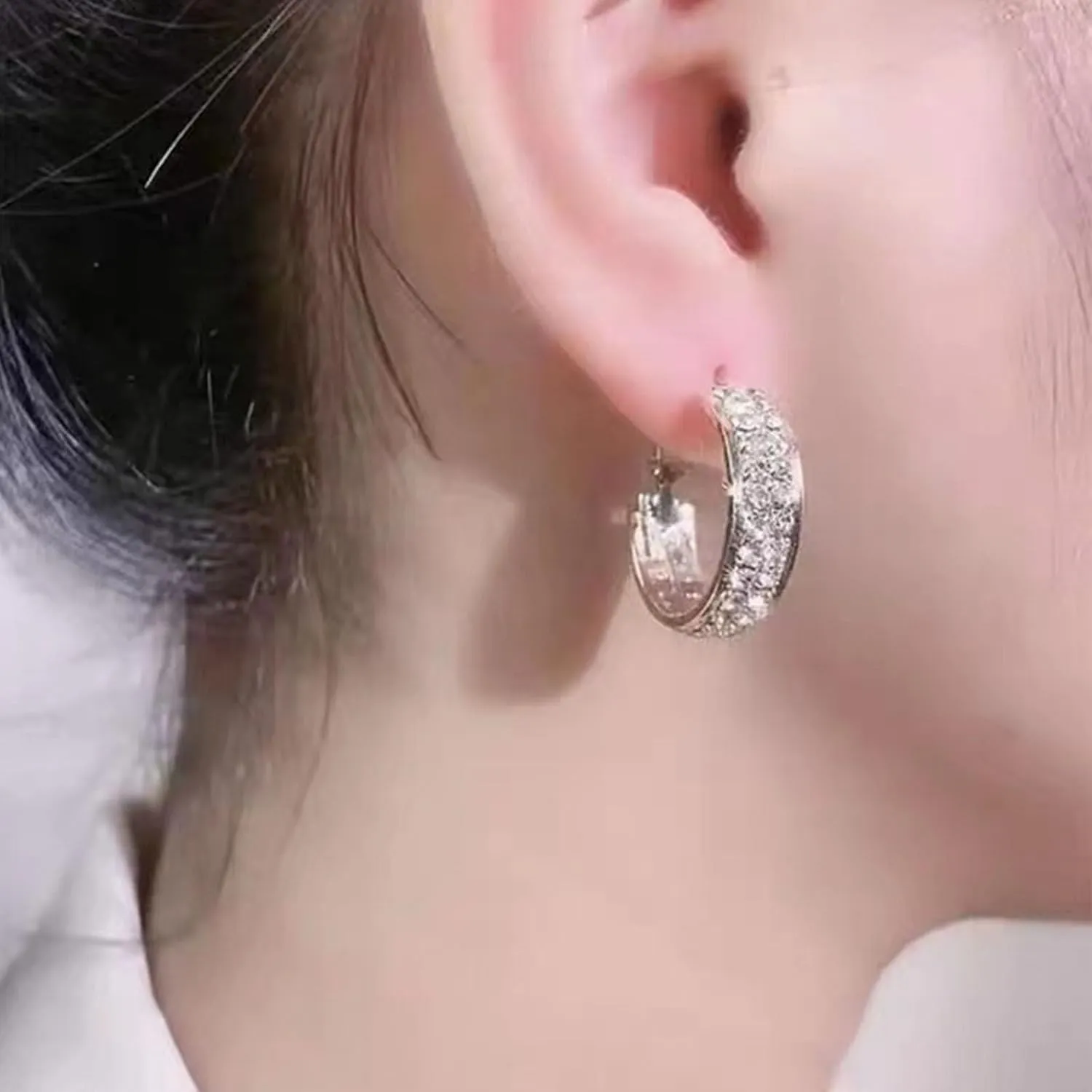 Vintage Crystal Circle Hoop Earrings Gold Cz Huggie Hoop Earrings Wide Rhinestone Circle Earrings Sparkly Hoop Dangle Earrings Jewelry for Women